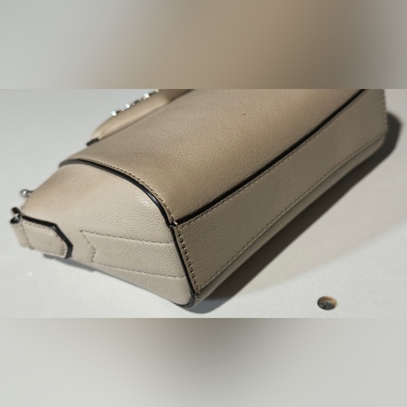 Givenchy Nano Antigona- SOLD - Picture 5 of 9